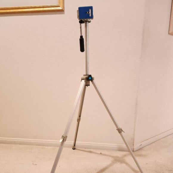 VIVITAR CAMERA TRIPOD - Picture 1 of 3